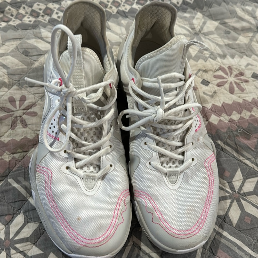 Men’s Wade of Wades size 10.5 they are dirty and there are stains on the toes.